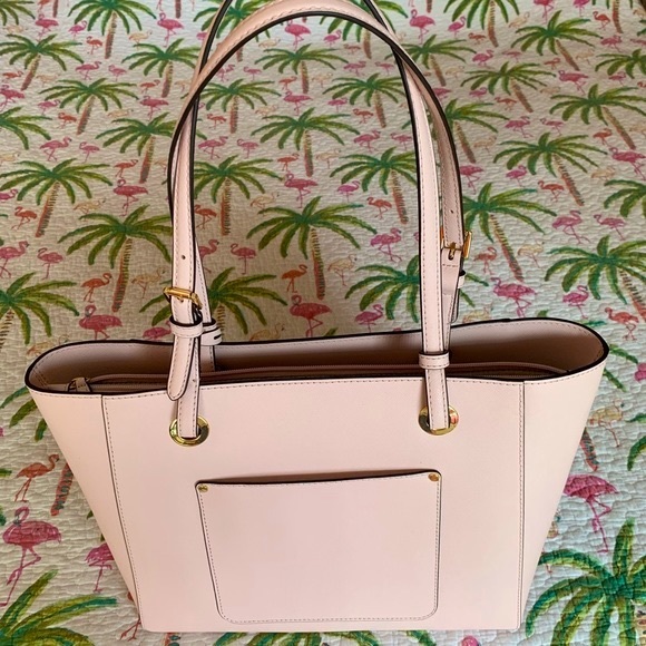 NWT⭐️Price Drop⭐️Michael Kors Medium Walsh Multifunctional Tote in Powder Blush - Picture 4 of 16